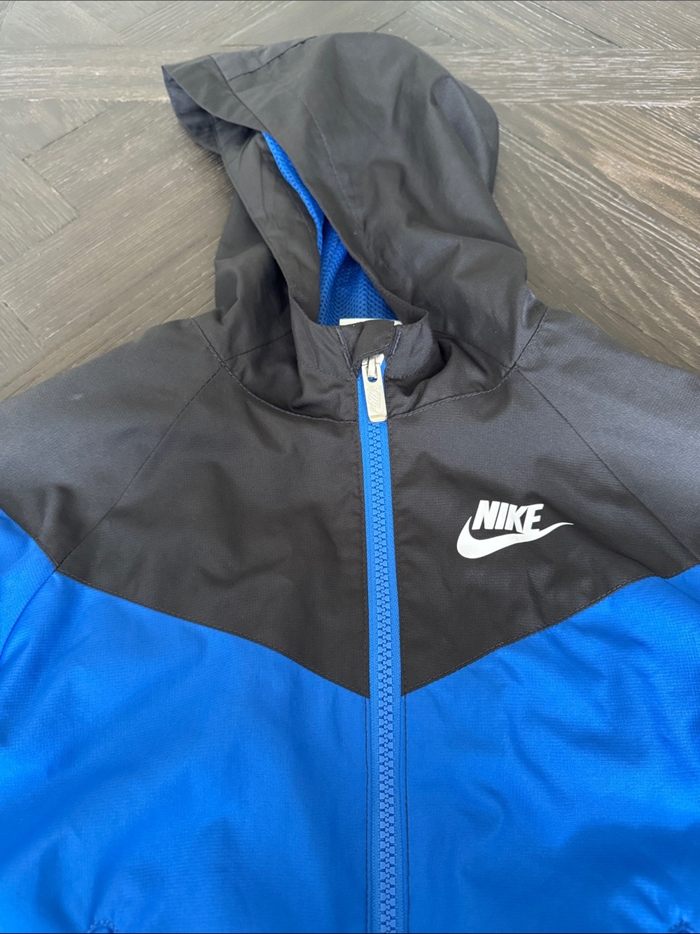 Nike Boys Windbreaker Jacket Size 7 | Blue Black Hooded Zip Up Athletic Coat - Picture 2 of 7